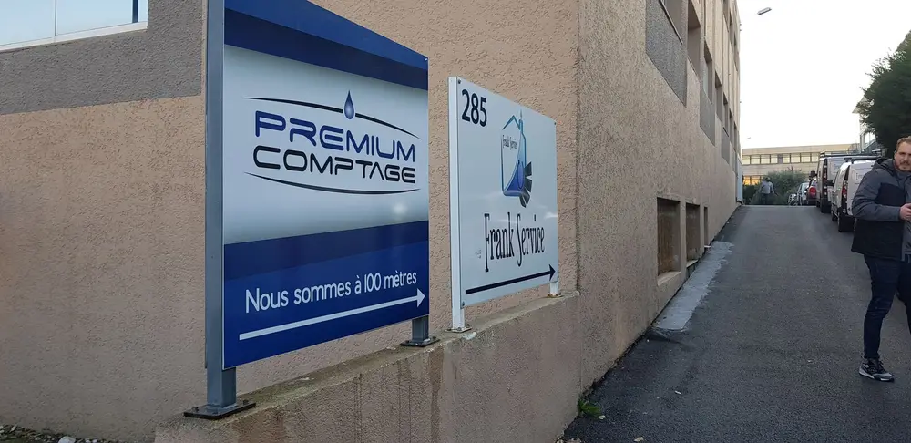 Premium Comptage, Panneaux de direction