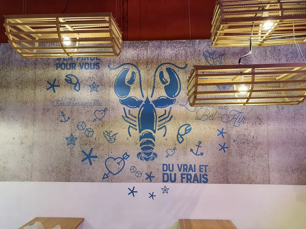 Super Lobster, Décor mural