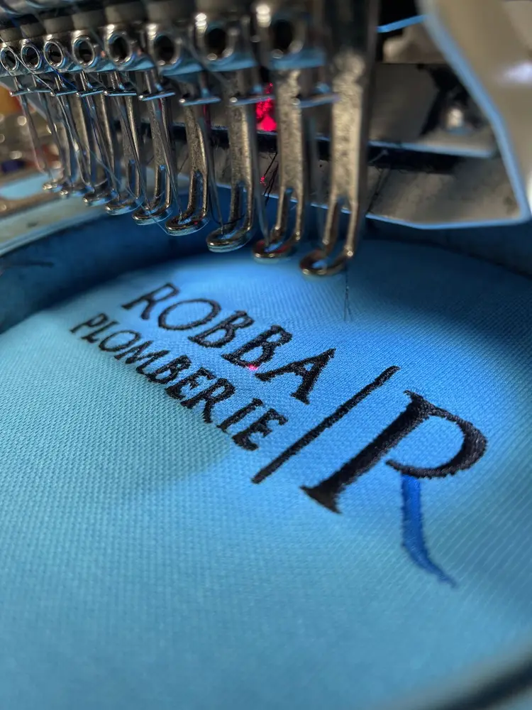Robba Plomberie, Broderie en cours
