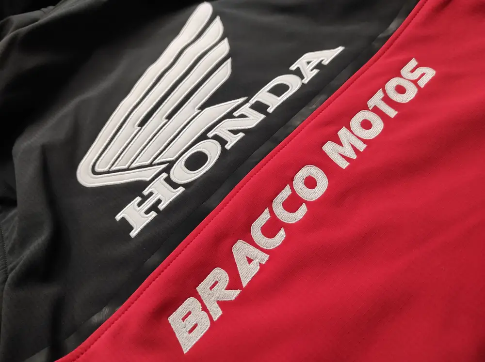 Honda Bracco Motos, Veste brodée