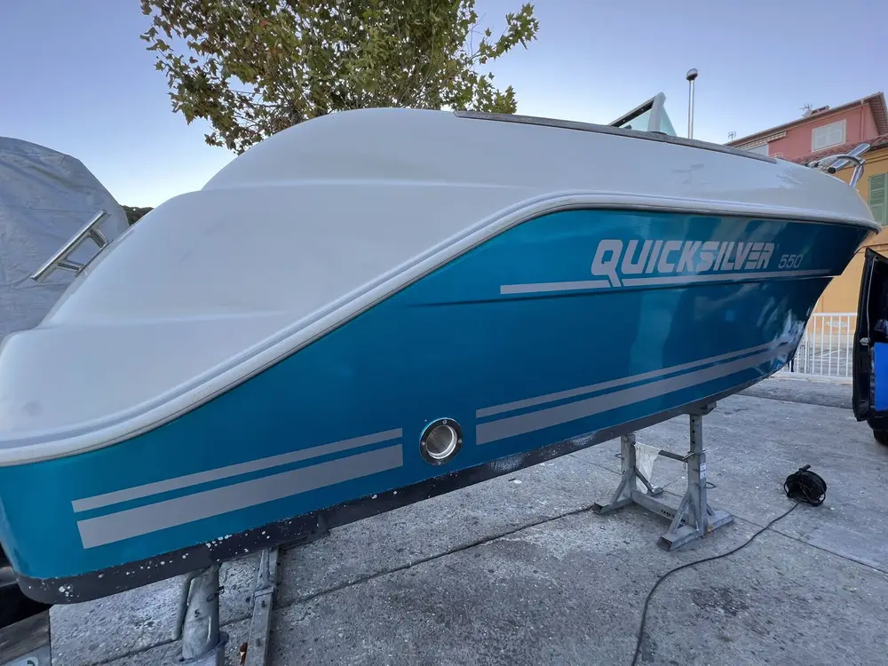 Quicksilver 550, Marquage bateau