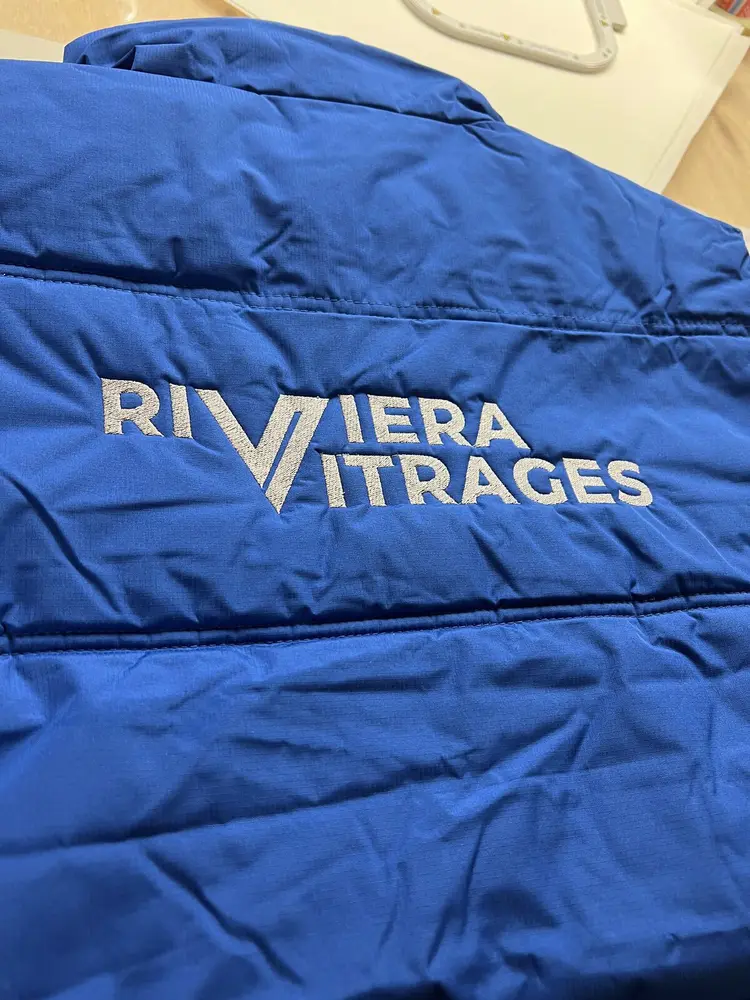 Riviera Vitrages, Vestes brodées