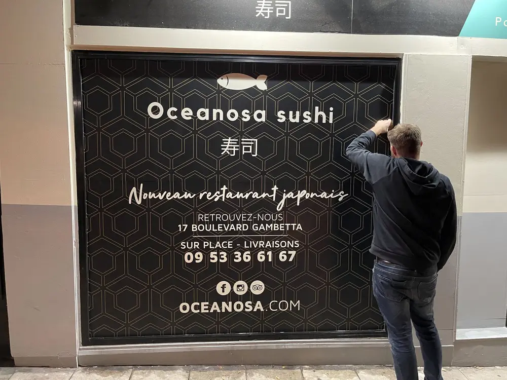 Oceanosa Sushi, Habillage de vitrine
