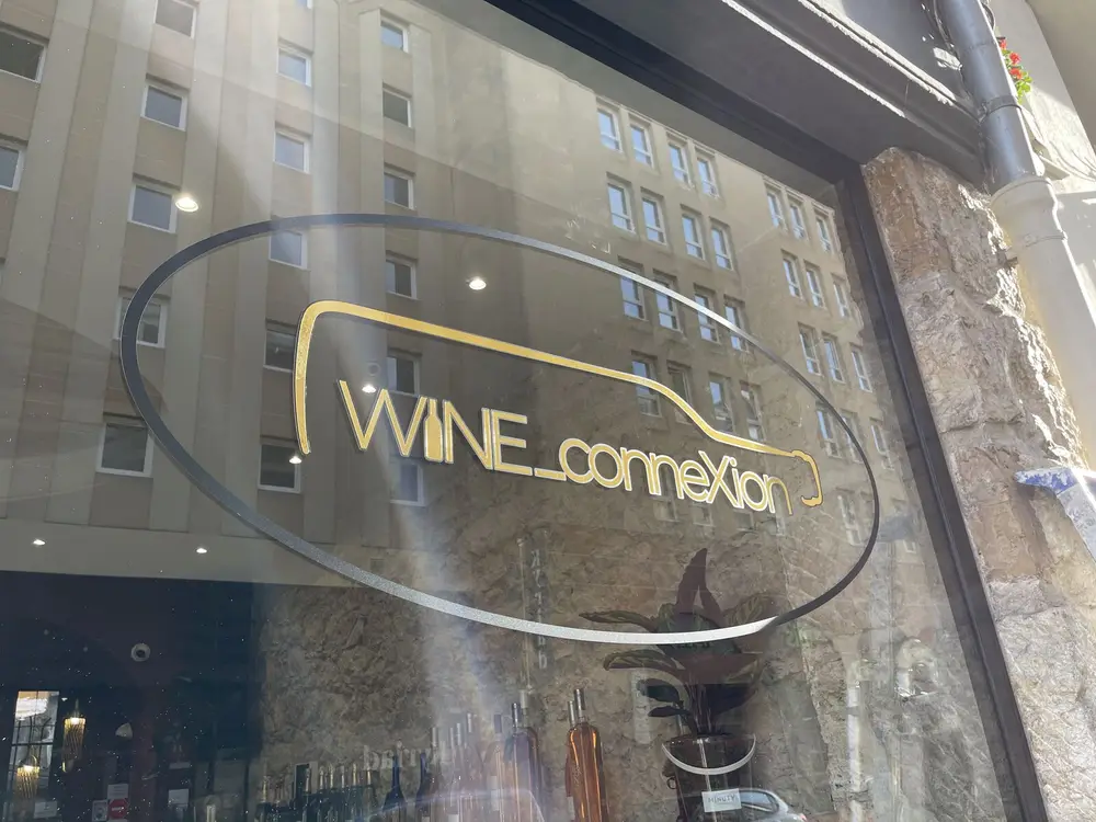 Wine Connexion, Vitrophanie dorée